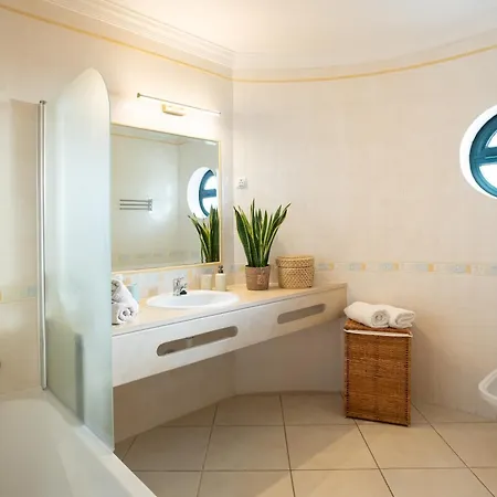Albufeira-sea View/pool Casa Sara Linnea 1bedroom Apartamento *