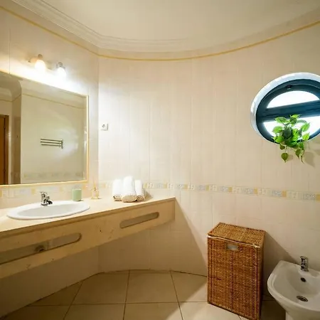 Albufeira-sea View/pool Casa Sara Linnea 1bedroom 아파트 알부페이라
